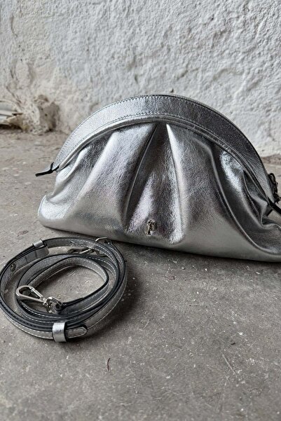 PELİN'İN AYAKKABILARI AMSTERDAM GÜMÜŞ CLUTCH ÇANTA