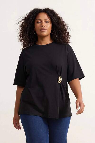 Trendyol Curve Schwarzes Accessoire-detailliertes gestricktes T-Shirt-Blusen-...