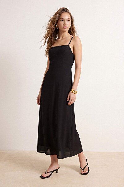 Trendyol Kollektion Schwarzes, gerades, gerades Gips-Maxi-Webkleid TWOSS25EL0...