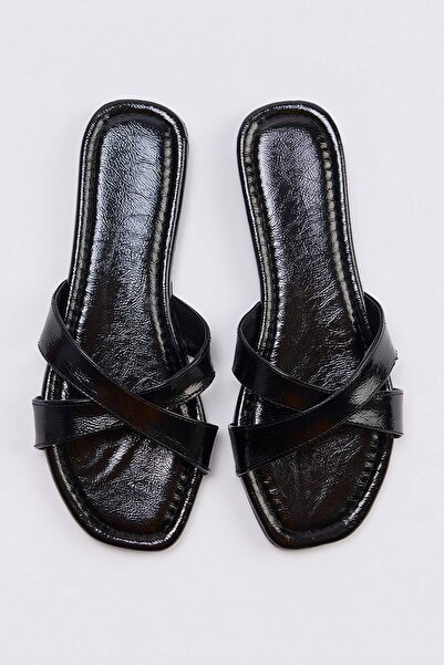 TRENDYOL SHOES Μαύρες γυναικείες παντόφλες TAKSS26TE00030