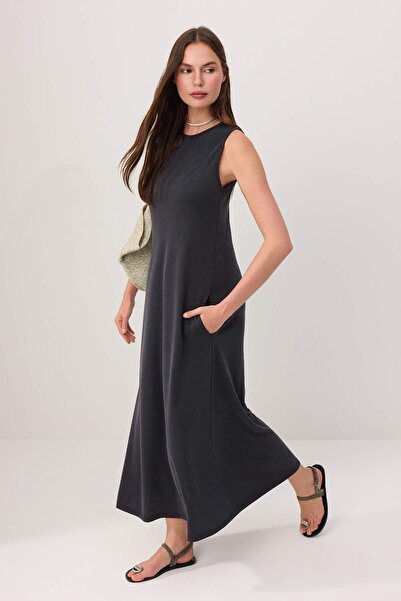 Trendyol Kollektion Anthrazitfarbenes, gerades, ärmelloses Midi-Modal-Strickk...