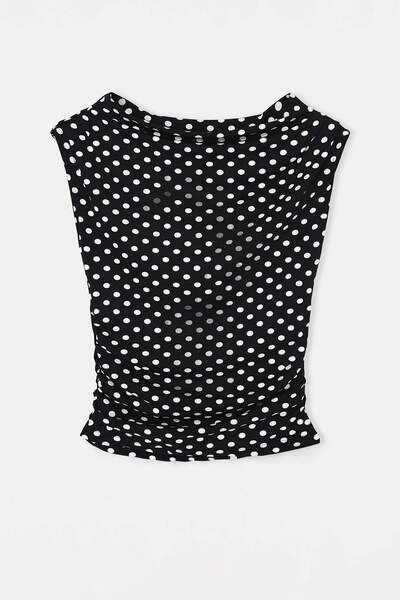 Drop by TrendyolMilla Crna bluza sa čamac izrezom i bočnim naborima na točkic...