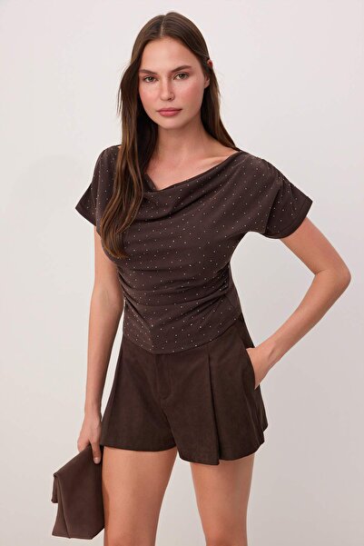 Trendyol Kollektion Dunkelbraune, gerade, reguläre Bluse mit Dekolleté-Aussch...