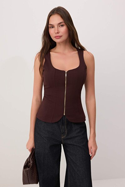 Συλλογή Trendyol Καφέ εφαρμοστή μπλούζα με τετράγωνο λαιμόκοψη και φερμουάρ, ...