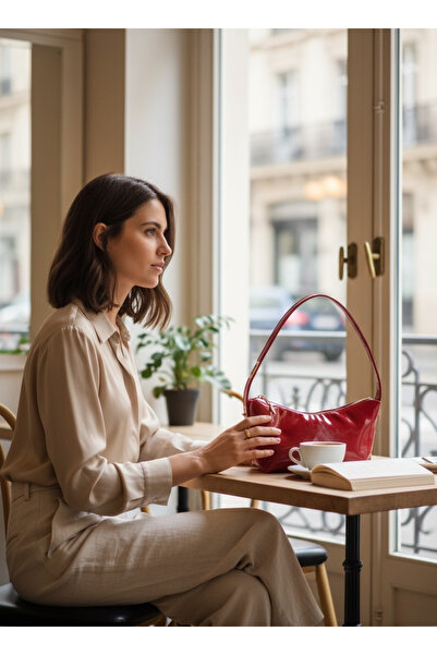 ROYAL LADYS Geantă din piele lacuită – Cataramă aurie, curea reglabilă, căptu...