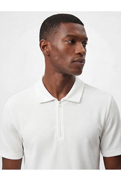 Koton Μπλουζάκι με κανονική εφαρμογή, κοντό μανίκι, υφή βάφλας, μισό φερμουάρ...