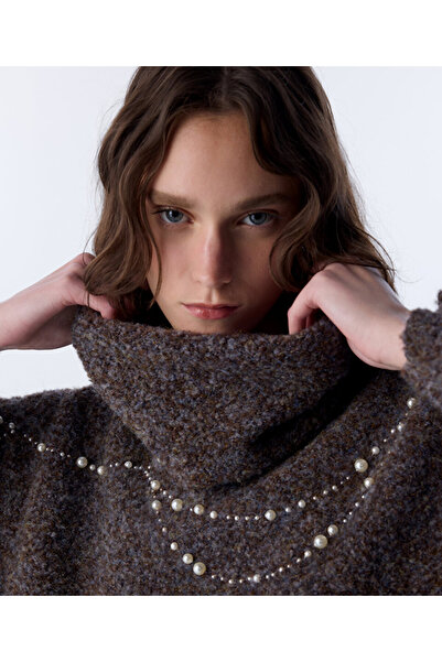 Twist Pearl Embroidered Turtleneck Sweater