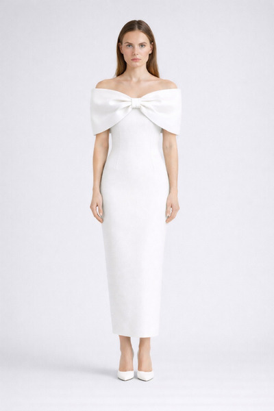 TARA COŞKUNTUNCEL Geniş Yaka Kurdele Detaylı Düşük Omuzlu Yırtmaçlı Midi Abiy...