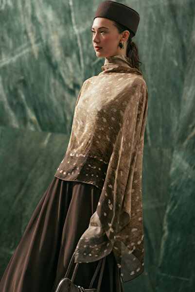 Manuka شال بتفاصيل مفصلة منقوش بلوز سييلان