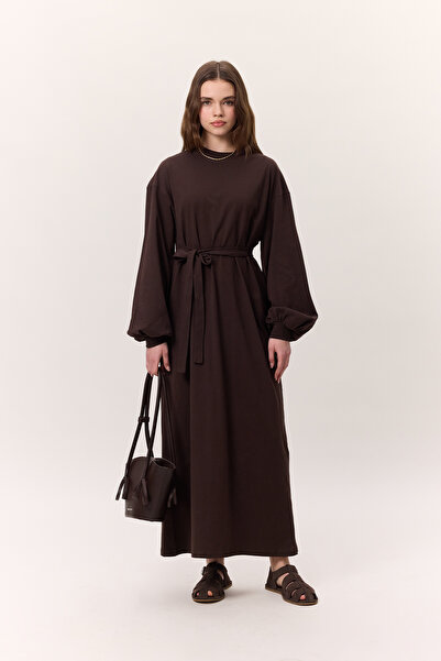 Manuka langes Freizeitkleid - Aci Brown - Ballonärmel