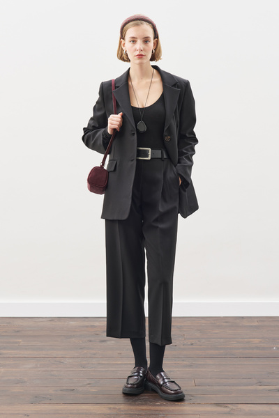 Manuka ΜΑΥΡΟ ΜΠΛΕΖΕΡ ΜΕ ΜΟΝΟ ΚΟΥΜΠΙ ΜΕ ΖΩΝΗ