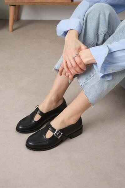 Mio Gusto Γυναικεία παπούτσια μοκασίνι τύπου T-Banded σε μαύρο χρώμα Cameron