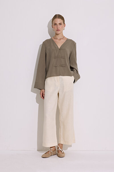 Manuka ΜΟΝΤΕΛΟ ΜΠΛΟΥΖΑ ΜΕ ΦΑΡΧΕΣ ΜΑΝΙΚΕΣ ΧΑΚΙ