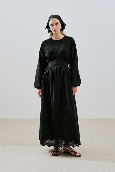 Manuka BRODE DÜĞMELİ ELBİSE SİYAH