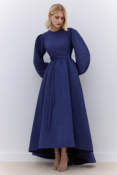 Manuka Nachtblaues Jacquard-Abendkleid mit Schleppe