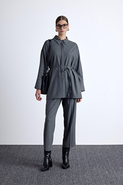 Manuka Γκρι χιτώνας - Σχέδιο με φαρδύ γιακά