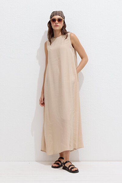 Manuka MODALES, BEQUEMES, ÄRMELLOSES KLEID IN BEIGE