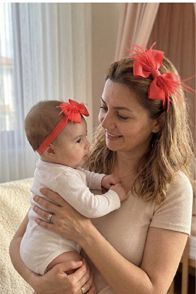 Massaltay Kırmızı Anne Fiyonk Tüylü Taç ve Bebek Bandanası Seti - Şık ve Uyum...