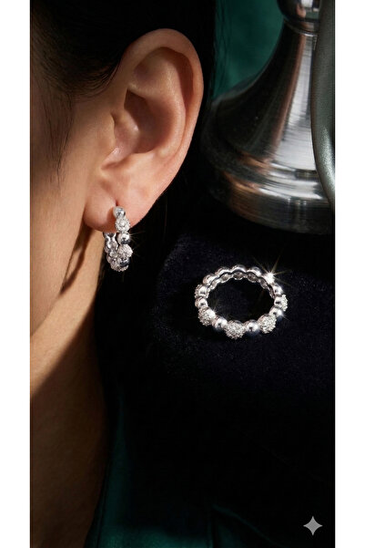 Siya Silver أقراط فولاذية مرصعة بحجر الزركون من سلسلة دوريكا الخاصة - مع علبة...