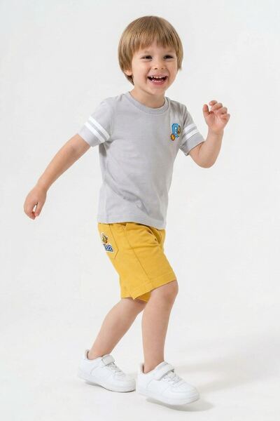 Haribo بدلة للأولاد باللون الرمادي/الخردل من القطن الممشط من الأعلى والجزء ال...