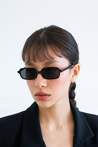 Zealous Women's Matte Black Sunglasses