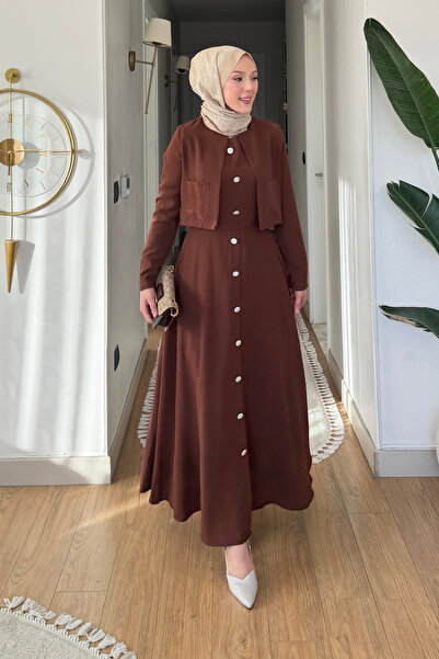 Tesettür Diyarı Γυναικείο φόρεμα από ύφασμα κρεπ με σακάκι - Καφέ