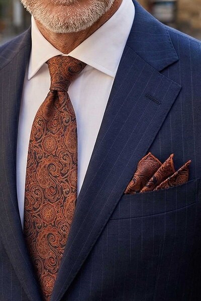 Kravatkolik Μπλε - Κλασική γραβάτα με πορτοκαλί σχέδιο σάλι με μαντήλι KK13128