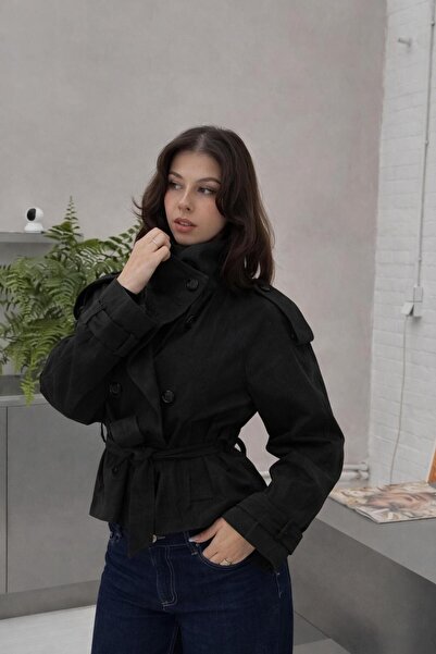 The Moda Μαύρη καμπαρντίνα με όρθιο γιακά και ζώνη