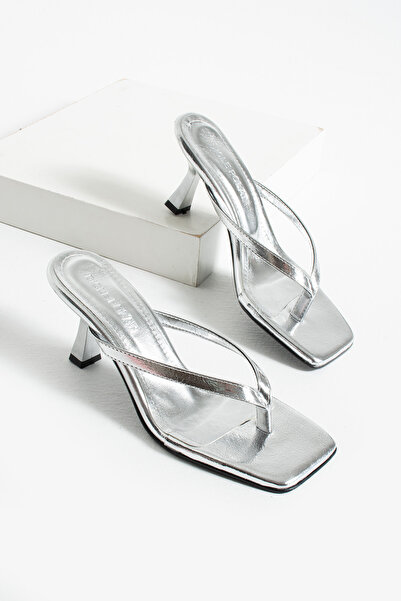 diclepolat Kadın Gümüş İnce Bantlı Küt Burun Parmak Arası Topuklu Terlik Vela