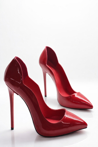 HAYYSHOES حذاء LYRA نسائي ذو كعب عالٍ من الجلد الأحمر اللامع Love Stiletto با...