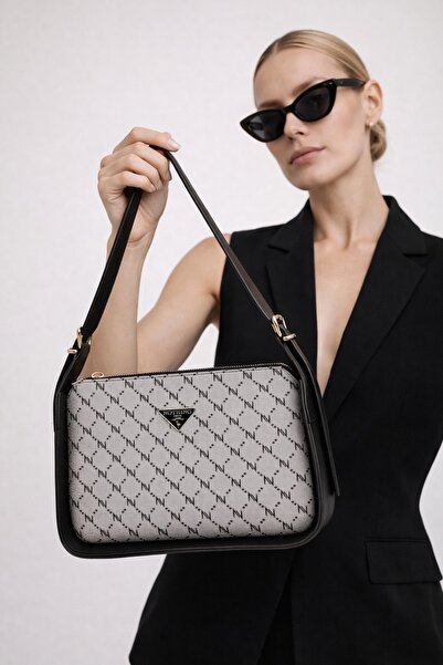 NOTHING Γυναικεία τσάντα μπαγκέτα με μονόγραμμα σε γκρι χρώμα και ρυθμιζόμενο...