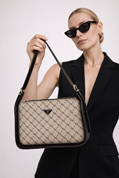 NOTHING Γυναικεία τσάντα μπαγκέτα με μονόγραμμα MinkBlack με ρυθμιζόμενο λουρ...