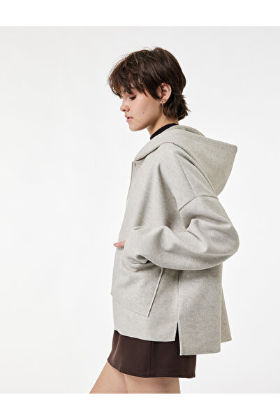 Koton Μακρυμάνικο μπουφάν με λεπτομέρεια τσέπης με φερμουάρ με κουκούλα overs...