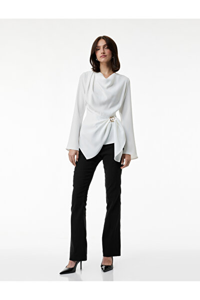 Koton Μακρυμάνικη μπλούζα με ασύμμετρο κορδόνι με μεταλλικά αξεσουάρ με λαιμό...