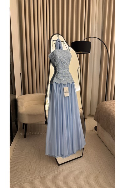 Nareen Fashion فستان سماوي أنيق ينبض بالنعومة والرقي، بلونه الهادئ الذي يعكس ...