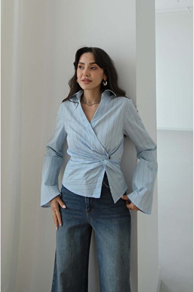 Havoş Μπλε ριγέ πουκάμισο με λεπτομέρεια κόμπου στο μπροστινό μέρος