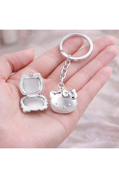 HER ŞEY NOTA www.herseynota.com Μπρελόκ Hello Kitty με ανοιγόμενη φιγούρα γάτ...