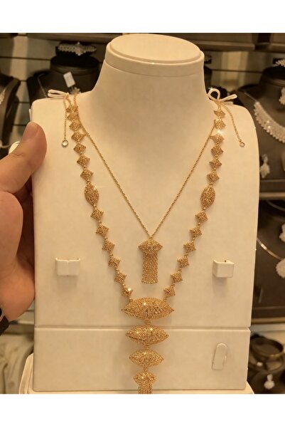 SAMGE An elegant multi-layered gold tassel necklace, a luxurious geometric op...