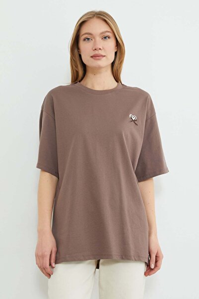 Fulla Moda Heart Embroidered Crew Neck Casual T-Shirt