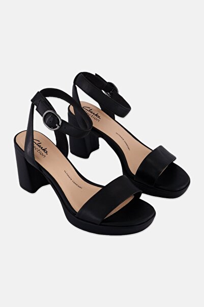 CLARKS صندل نسائي من أمبريلين باي بإغلاق قابل للتعديل، باللون الأسود