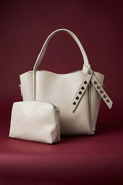 Fulla Moda حقيبة يد من الجلد الصناعي مزينة بتفاصيل مرصعة على شكل جراء