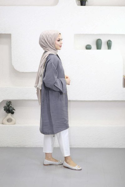 Suede Style 6346 - Tunica lunga confortabila cu buzunare cu fermoar si detaliu cu nasturi
