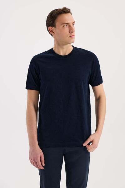 Jakamen Μπλουζάκι σε μπλε ναυτικό χρώμα, στενή γραμμή, με λαιμόκοψη ποδηλάτου...