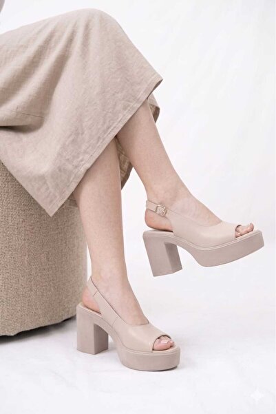 AYNSOHES35 Heeled Sandals with Buckle Detail