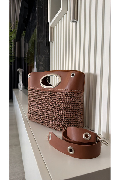 WOMANBAG حقيبة يد مصنوعة يدويًا من الجلد بمقبض من القش بلون أسمر (36×25 سم)
