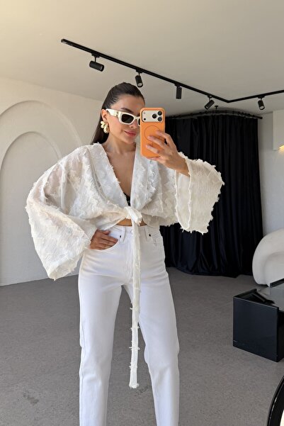 Gizem Ecemiş Janus Beyaz Dokulu Bağlamalı Kimono