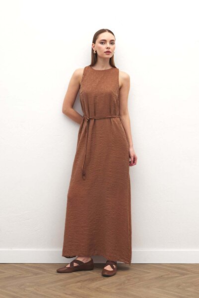 Sateen Μακρύ Φόρεμα με Λεπτομέρεια Ζώνης - Καφέ