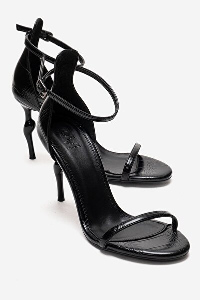 LuviShoes YELENA Γυναικεία παπούτσια με τακούνι σε μαύρο χρώμα με λεπτό λουράκι