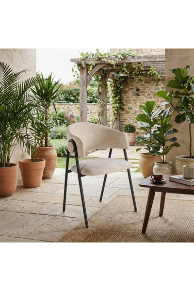 DEC4 A single chair with a unique design and high quality.