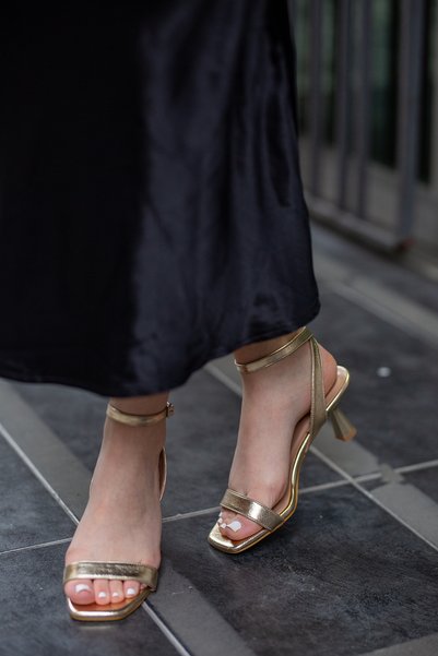 EREN SHOES BAG حذاء لوكا بكعب عالٍ وحزام حول الكاحل